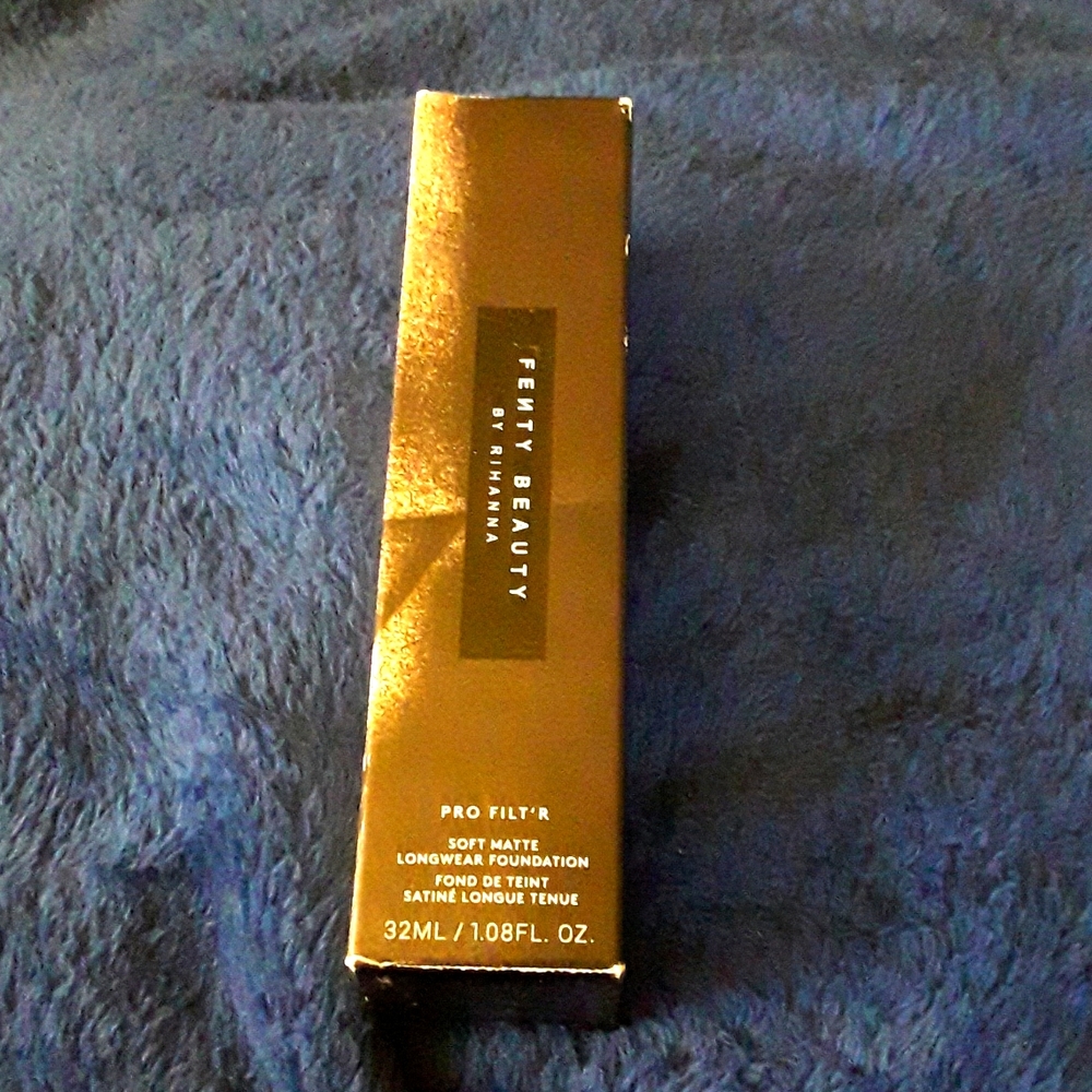 NWT! fenty foundation. Shade 105. FINAL PRICE! 6 BUCKS!🤗